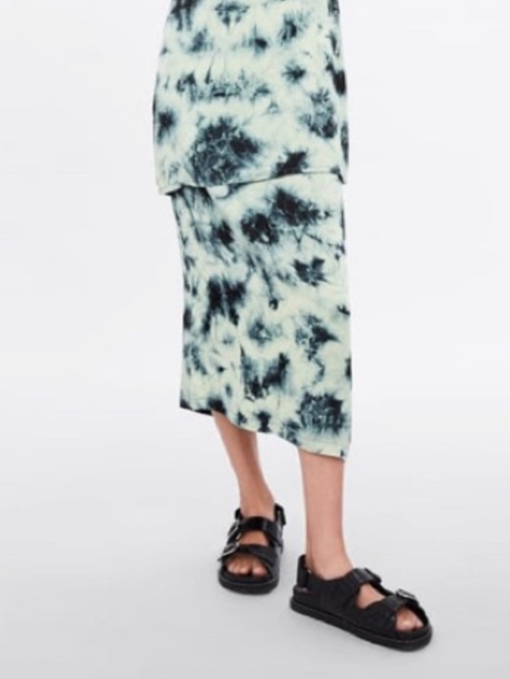 🫐 3/$25 SALE- ZARA silk The tie-dye Bakit skirt fits like a small
